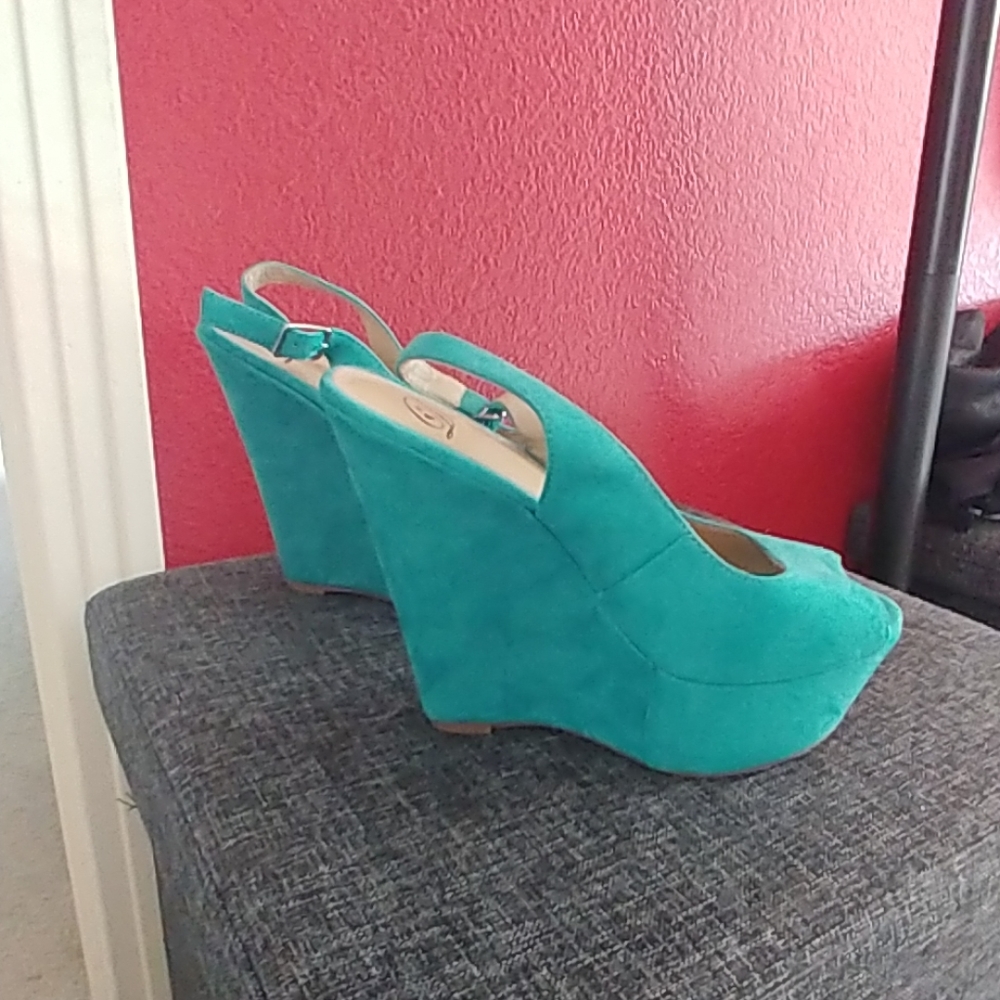 Shoe - Picture 4 of 4